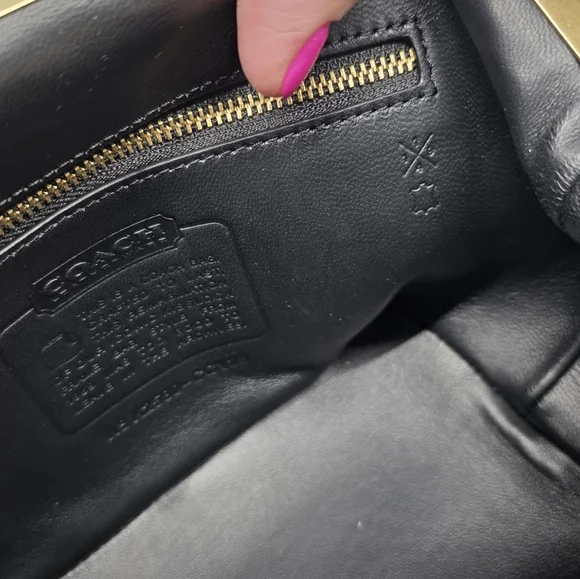 NWT Coach KISSLOCK 16 Black & Brass - Picture 17 of 17